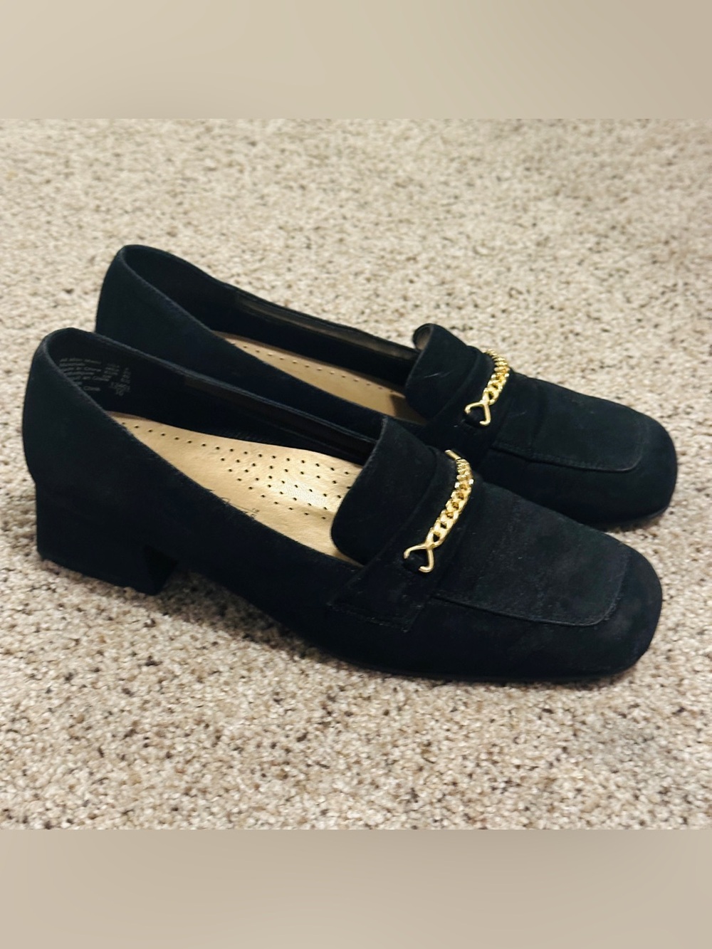 🔥HIGHLIGHTS Women's Black Suede Loafers with Gold Chain Accent🤩